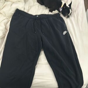 Black Nike sweatpants, standard fit, size XL